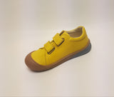 Naturino Sneaker Yellow - Schritt für Schritt